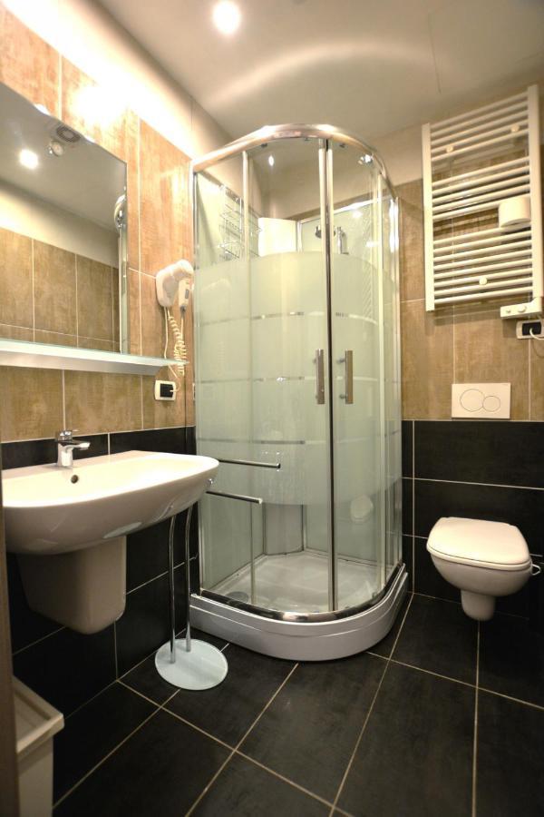 Harmony Lake Сирмионе Екстериор снимка