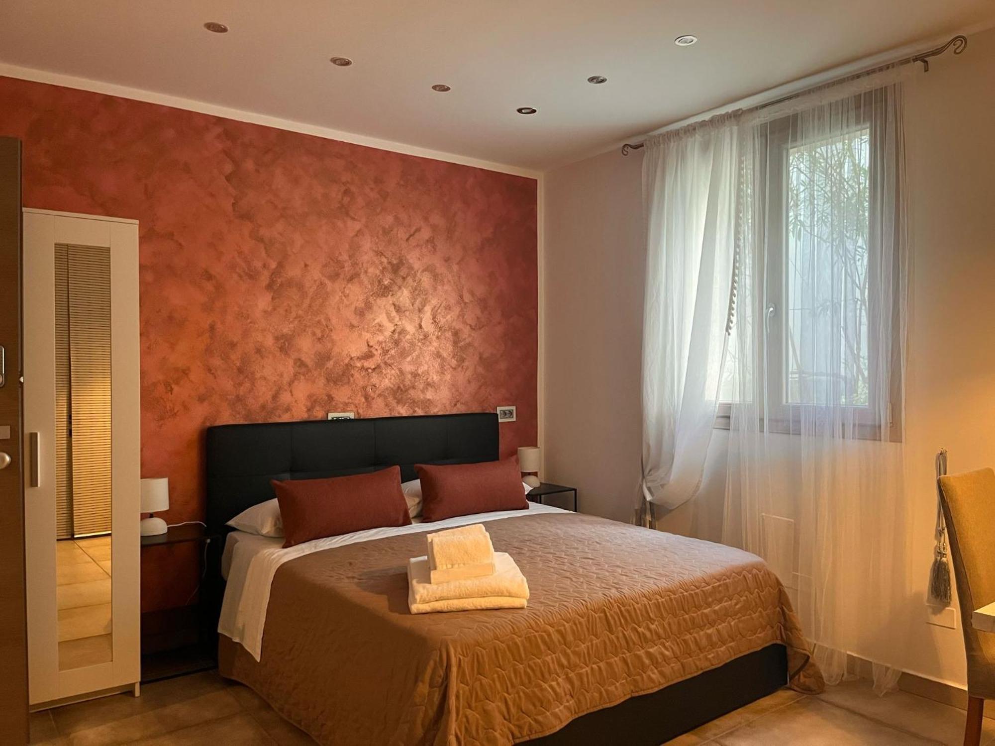 Harmony Lake Сирмионе Екстериор снимка
